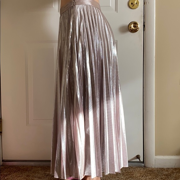 COPY - 1. State metallic pleated skirt flash silver. - Picture 5 of 11